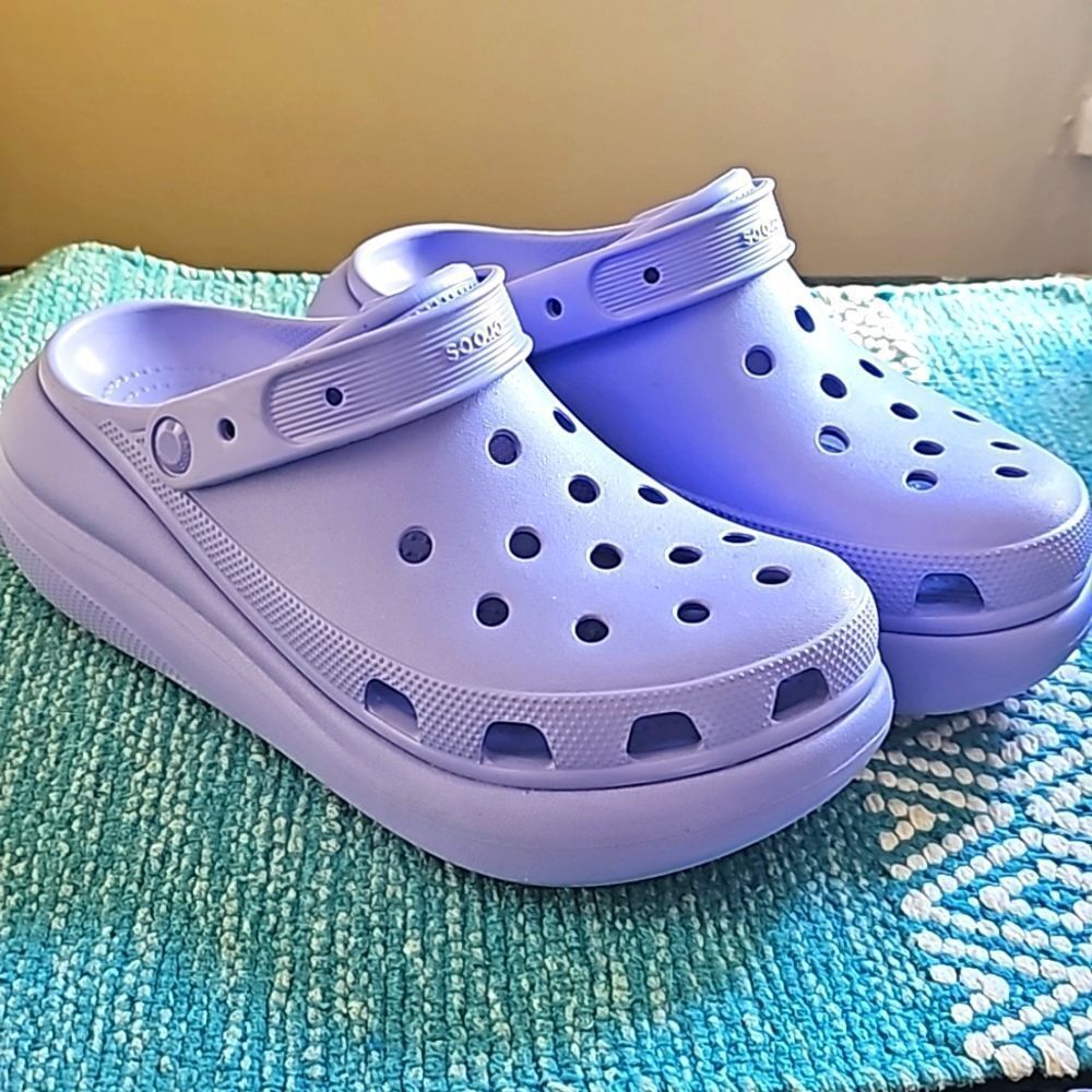 CROCS Women'sโPlatform Shoes in Lavendar
